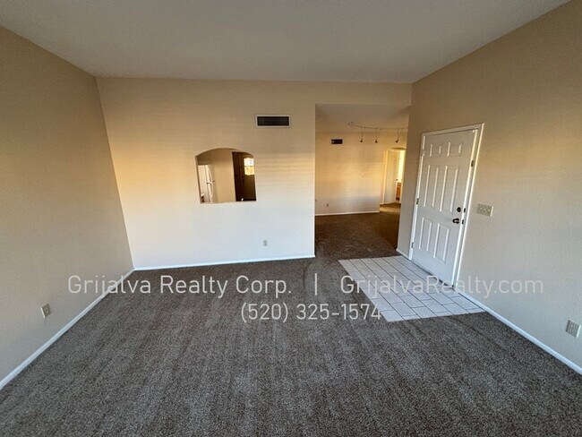 Foto del edificio - Cute 2 Bedroom, 2 Bath Townhome  *MOVE-IN SPECIAL* (Speedway/Wilmot)