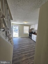 Building Photo - 1835 Village Green Dr