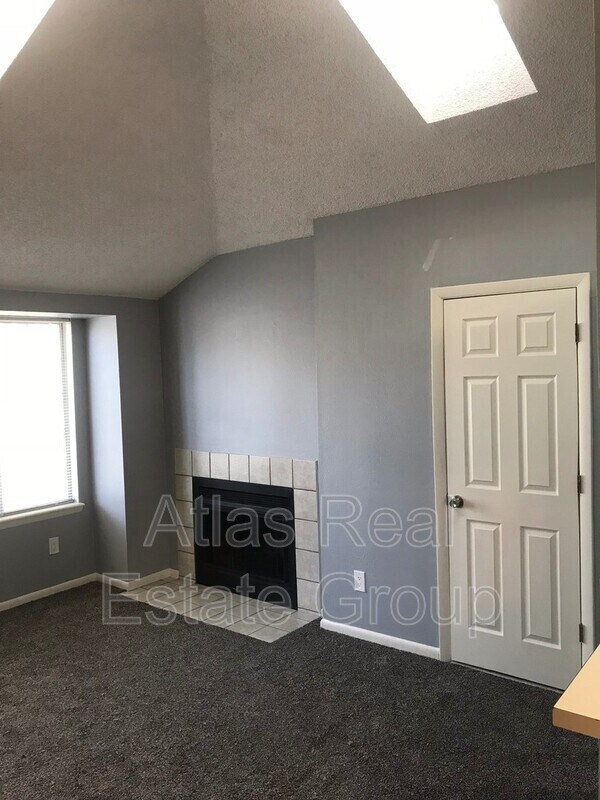 Building Photo - 882 S Uravan Ct