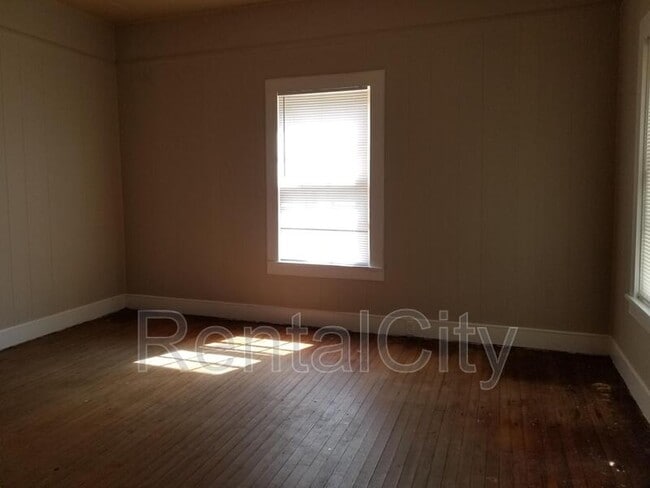 Building Photo - 212 N Tennessee St