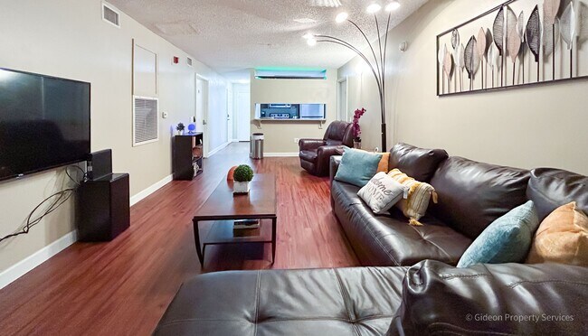 Foto del edificio - Beautiful 4/4 Condo in University Terrace