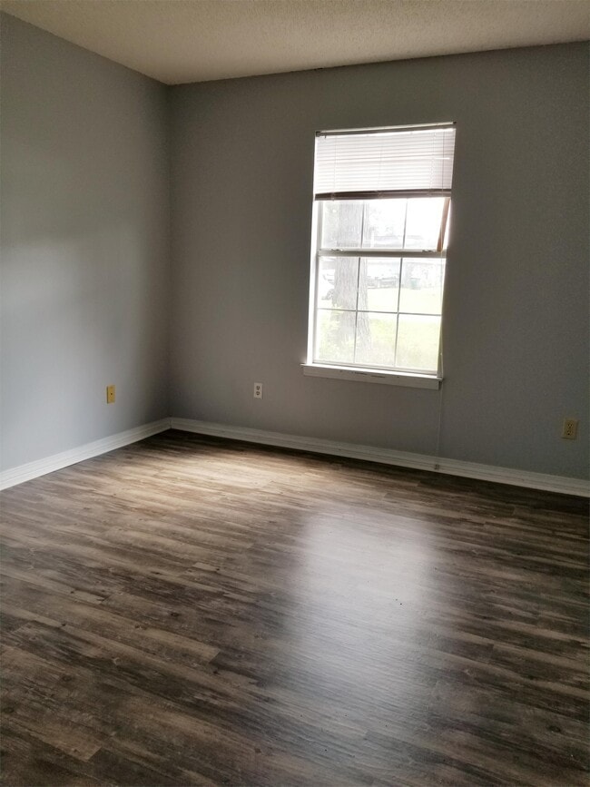 Foto del edificio - 7908 Martin Bluff Rd