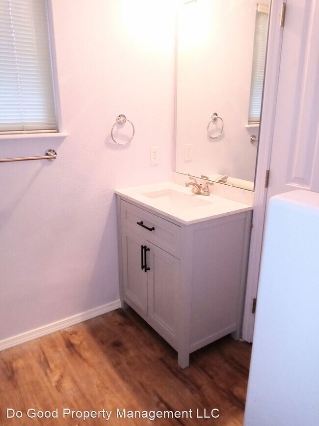 Foto del edificio - 3 br, 2 bath House - 1681 E Laurelwood