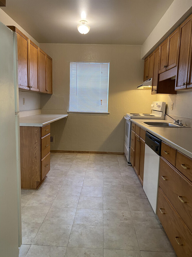 Building Photo - 27671 Echo Valley W