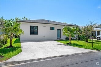 Building Photo - 808 NW 5th Terrace