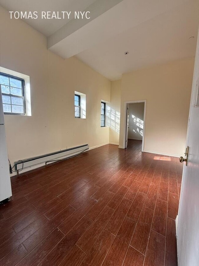 Photo - 712 E 214th St Apartment