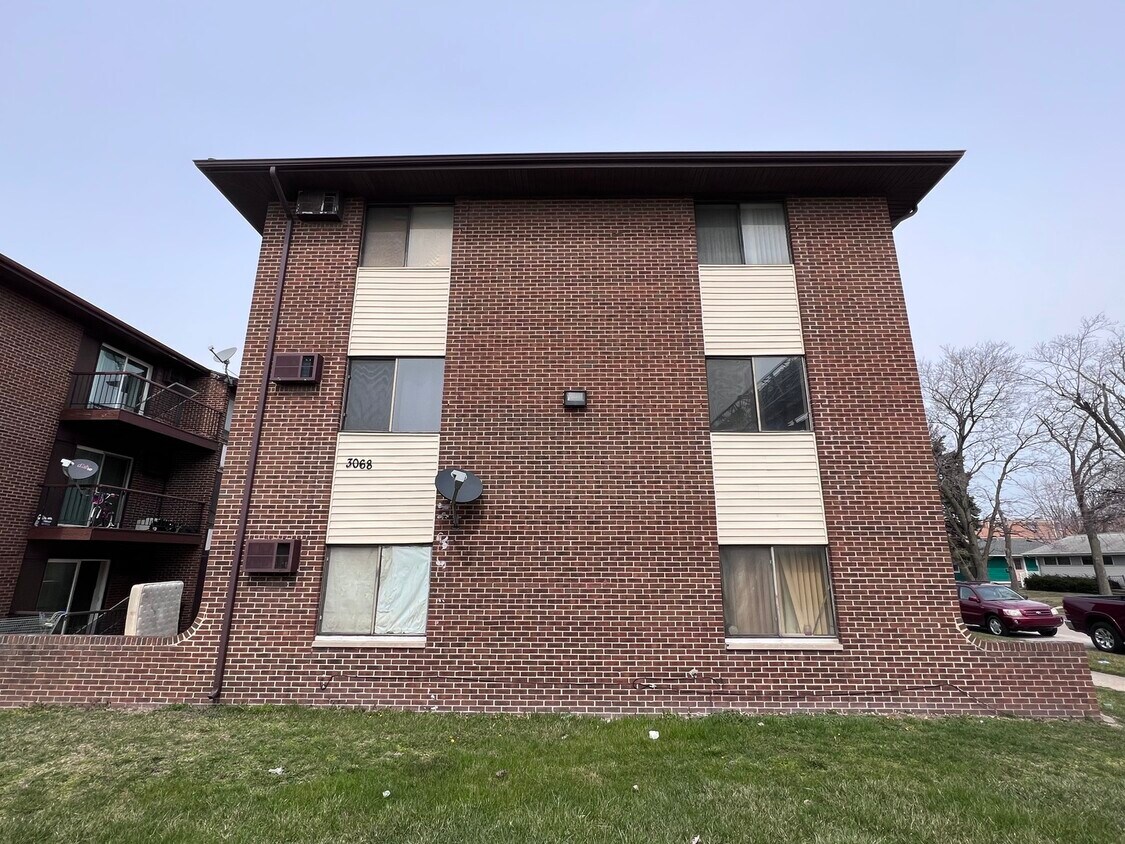 3068 Bernice Ave Unit 1S, Lansing, IL 60438 Condo for Rent in Lansing