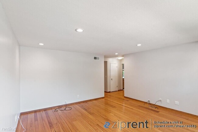 Building Photo - 4 br, 2 bath House - 448 Kings Court, Camp...