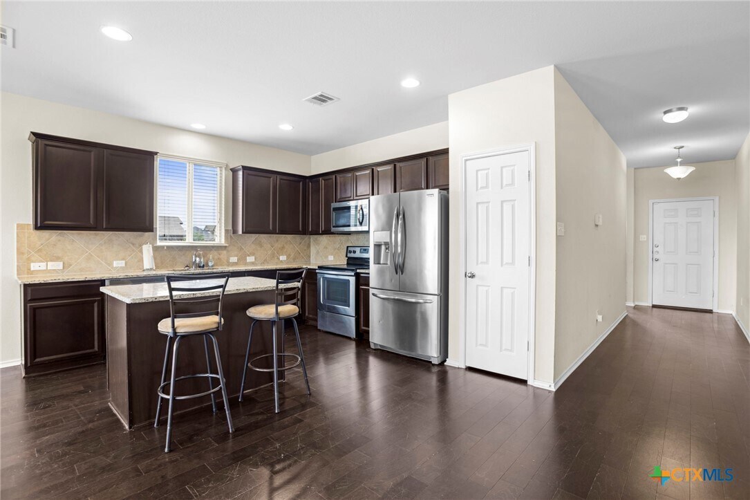 Building Photo - 1203 Daffodil Dr