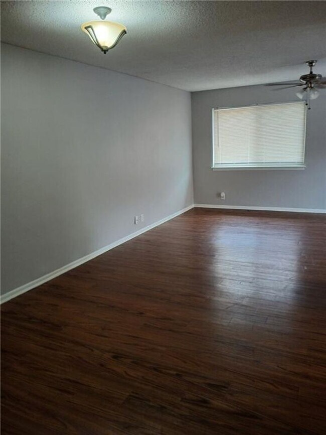 Foto del edificio - 6208 Hidden Cove