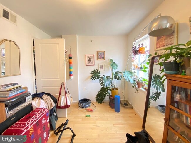 Building Photo - 2031 E Susquehanna Ave