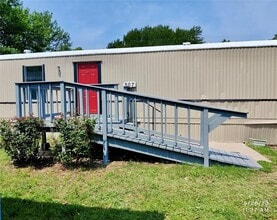 Building Photo - 307 Jones Cir
