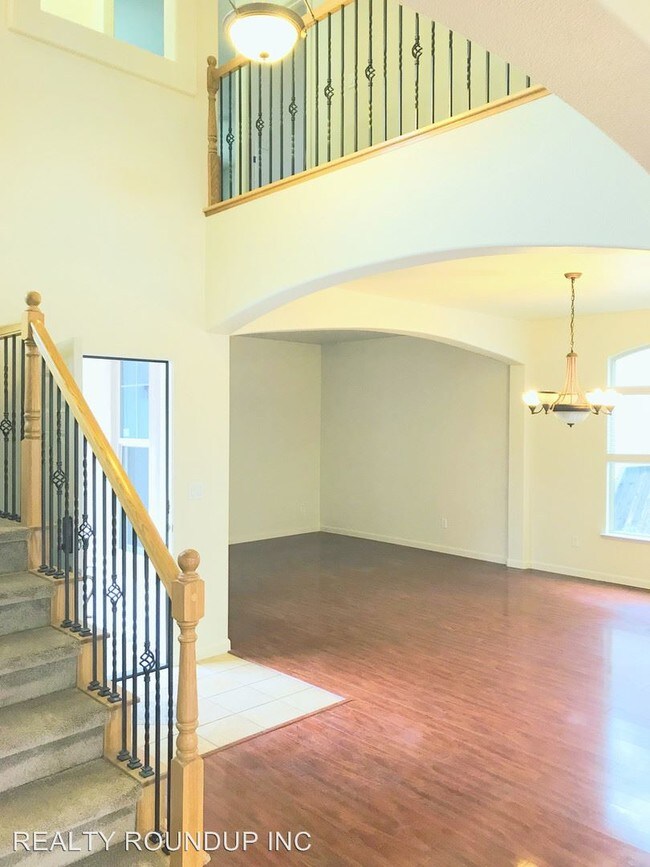 Foto del edificio - 5 br, 3 bath House - 9721 McKenna Dr