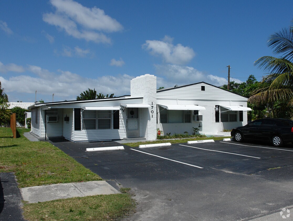 Primary Photo - 1701 Taft St