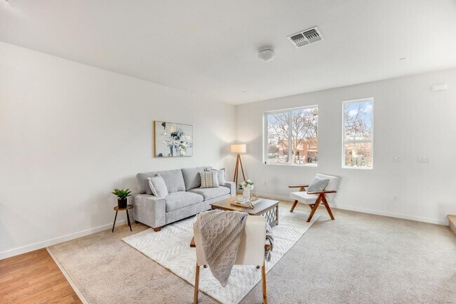 Foto del edificio - Spacious 3-Story Home in Rancho Cordova