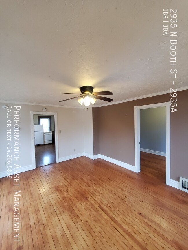 Building Photo - Charming 1BED/1BATH Riverwest Upper Unit