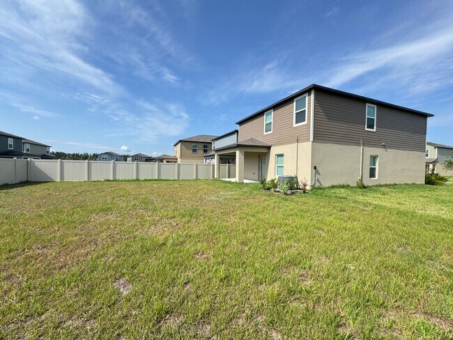 Building Photo - Spacious 5-Bedroom Home with Community Poo...