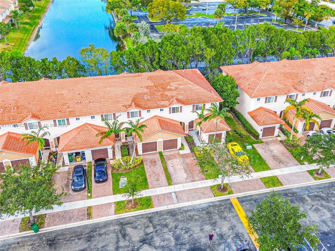 Foto principal - 8873 N Isles Cir