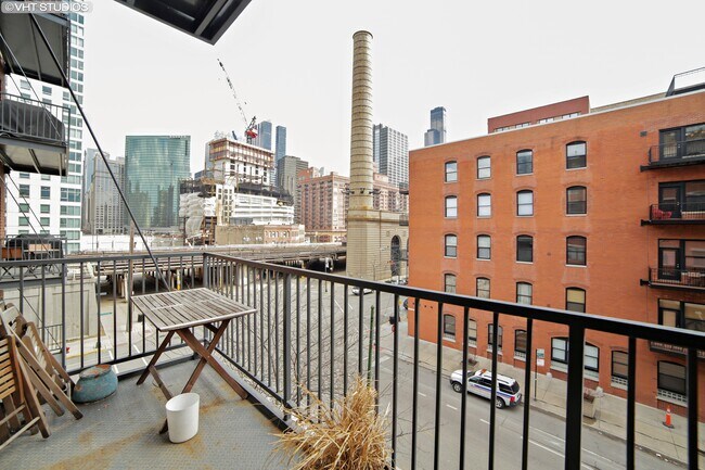Building Photo - 550 W Fulton St