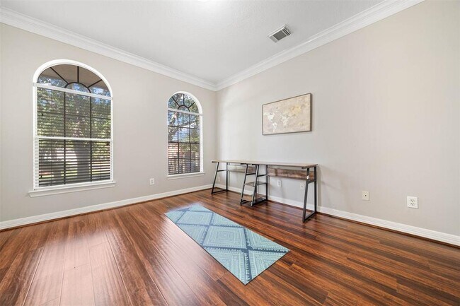 Building Photo - 4319 Oak Forest Dr