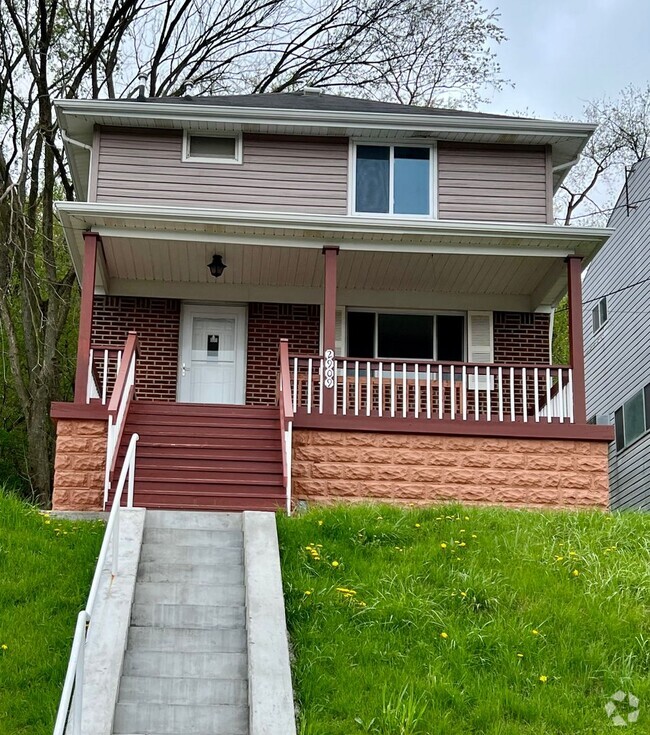Building Photo - 2909 Homehurst Ave