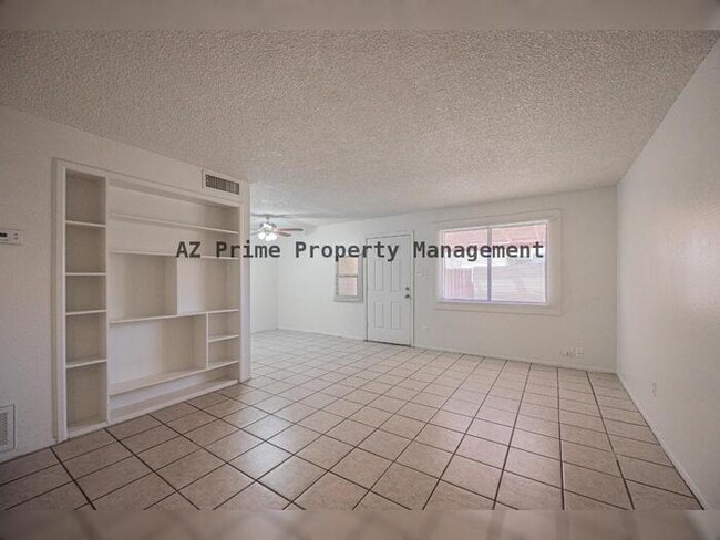 Building Photo - 5040 N 40th Ave