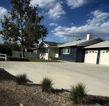 Building Photo - 506-533 33 Rd