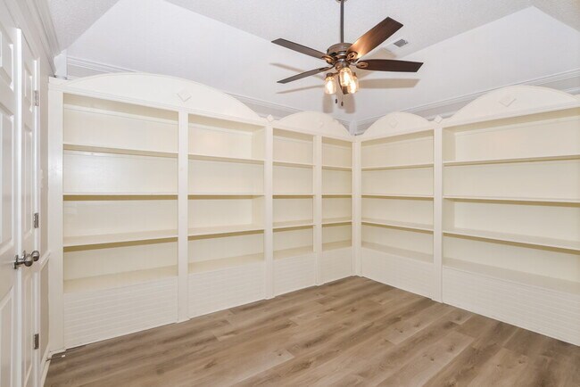 Foto del edificio - 6641 Bright Star Ln