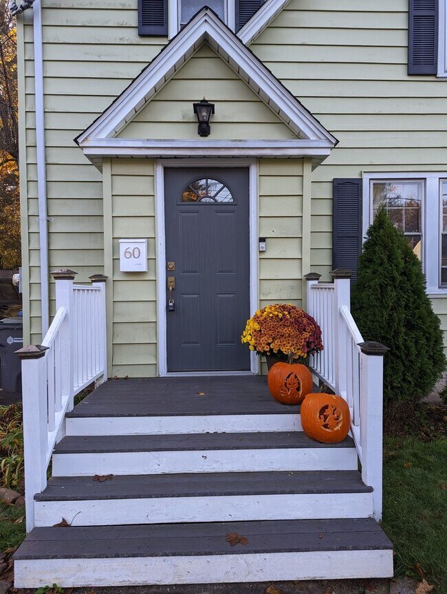 Building Photo - Spacious 3 Bedroom 1.5 Bath
