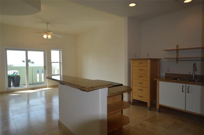 Building Photo - 9420 Seawall Blvd