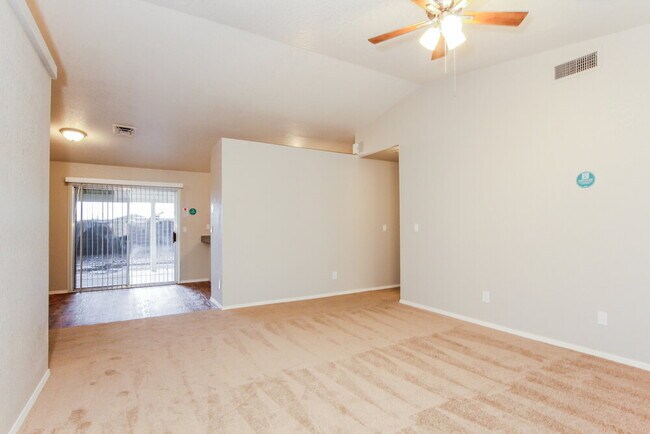 Building Photo - 1554 N Rowen