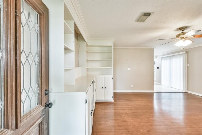 Building Photo - 21503 Roseville Dr