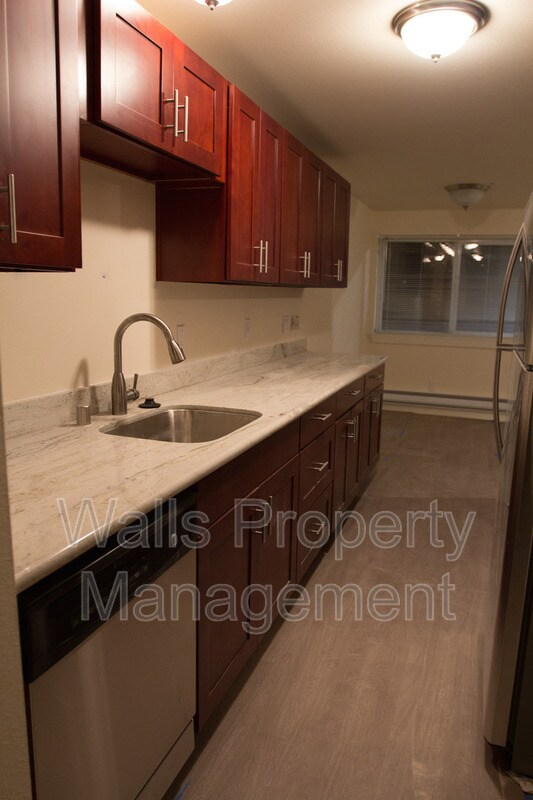 Building Photo - 2501 Thorndyke Ave W