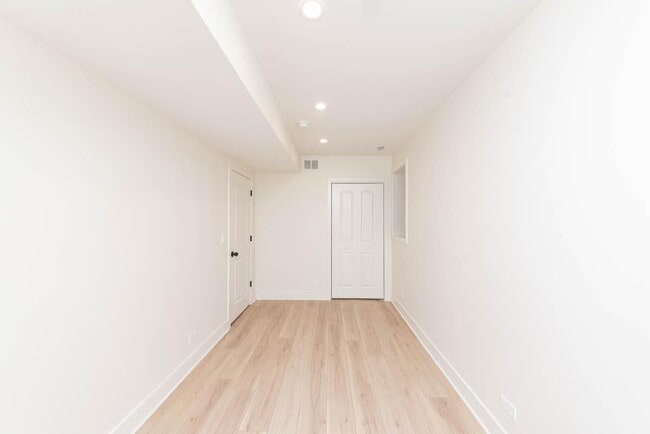 Building Photo - 2 bedroom in Chicago IL 60618
