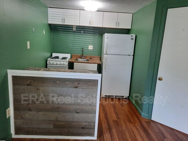 Foto del edificio - 120 E Pleasant St
