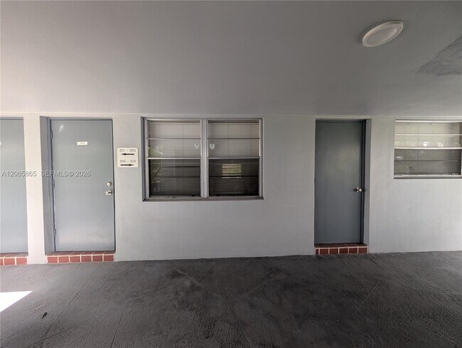 Foto del edificio - 900 Tallwood Ave
