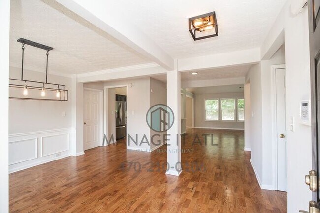 Building Photo - Stunning 3BR House in the highly desired M...