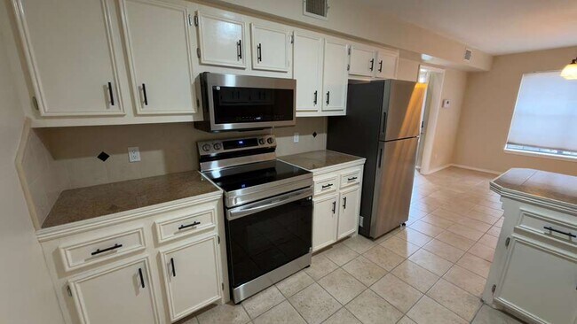 Building Photo - 3113 S Casa Linda St