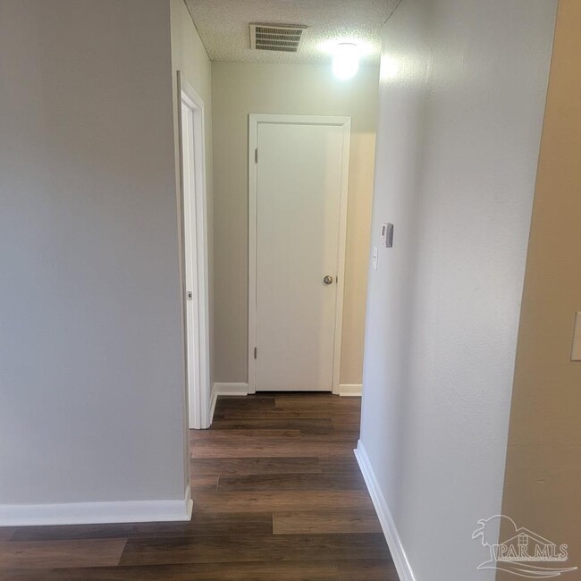 Building Photo - 3412 Green Briar Cir
