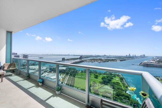 Photo - 900 Biscayne Blvd (Miami, FL) Apartment