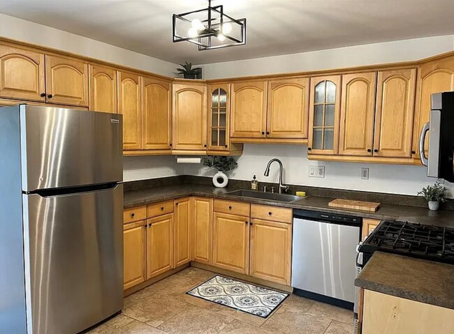 Building Photo - 27 Windsong Ln