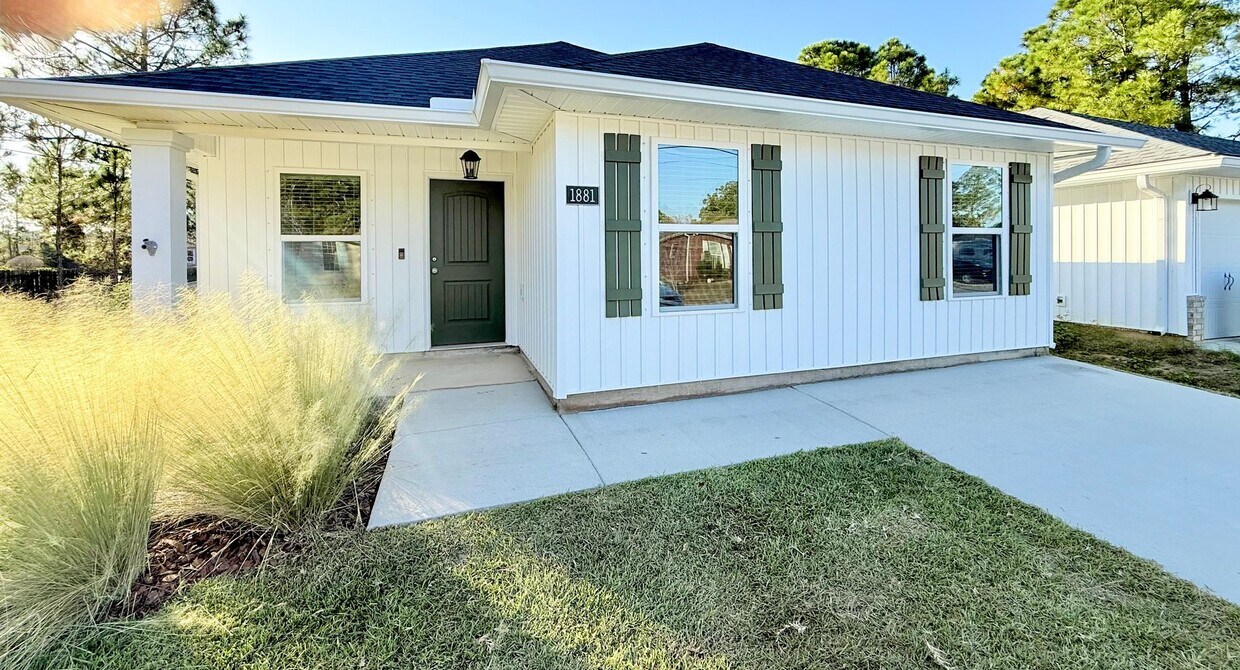 Foto principal - Beautiful Craftsman-Style Home - Open Layout