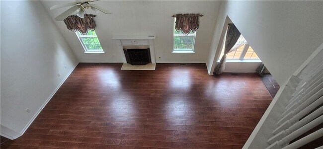 Building Photo - 3811 Roxfield Dr NE