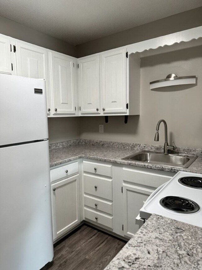 Foto del edificio - 216 Colonial Heights Rd