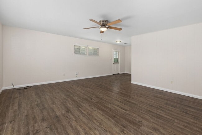 Building Photo - One level single family home in Clairemont...