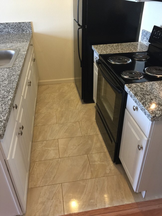 all kitchens updated - 545 E Oak St