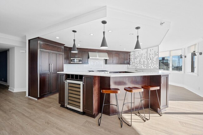 Building Photo - 25 Forest St