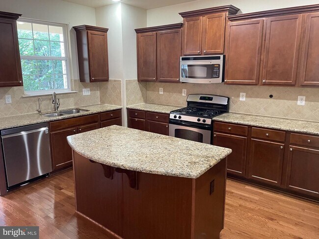 Building Photo - 13422 Roberts Tavern Ct