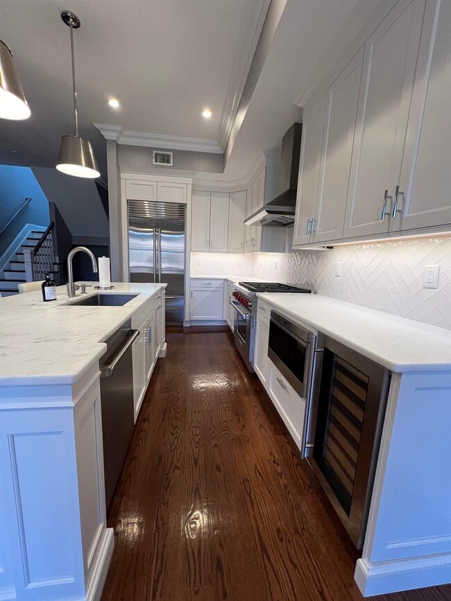 Building Photo - 1216 Park Ave