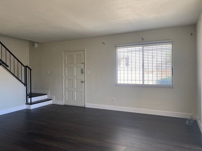 Building Photo - 3 bedroom condo - SECTION 8 Approved!
